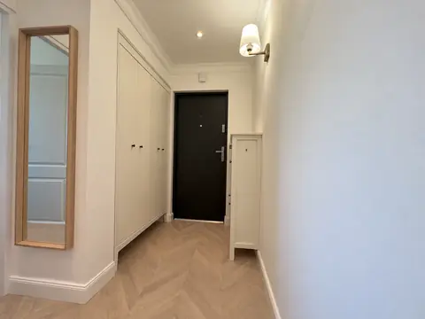 3 pokoje, 51 m² po remoncie — ul. Witkacego — przedpokój